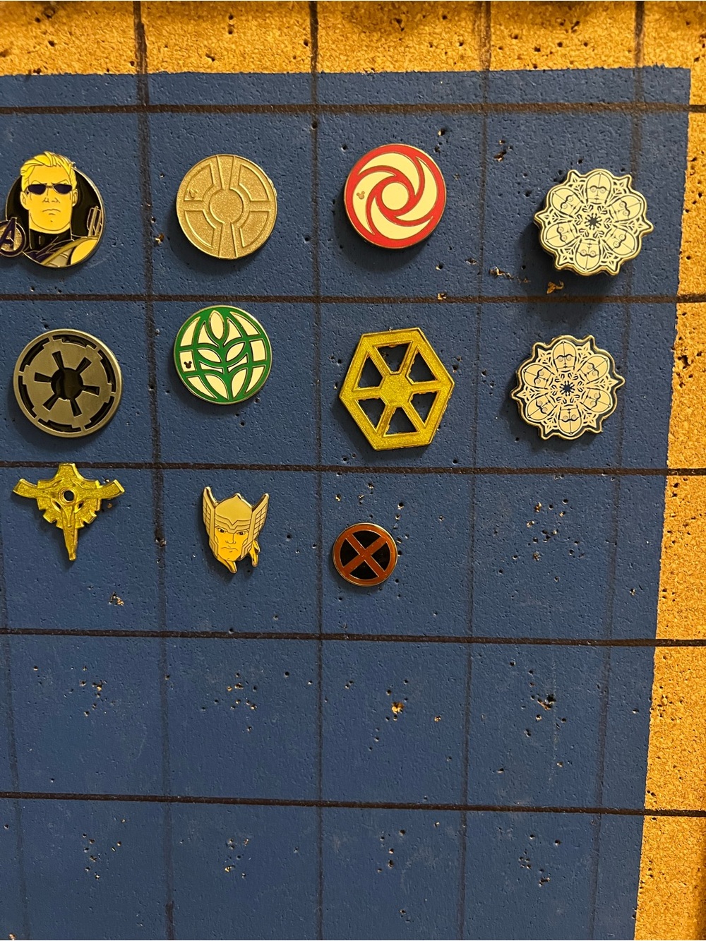 Disney pins - Picture 12 of 13